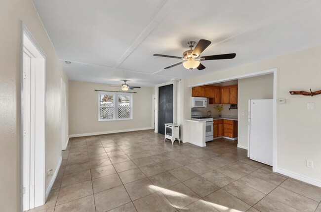 Building Photo - Charming 2 Bedroom, 1 Bathroom Back Unit with Private Yard — Close to Downtown