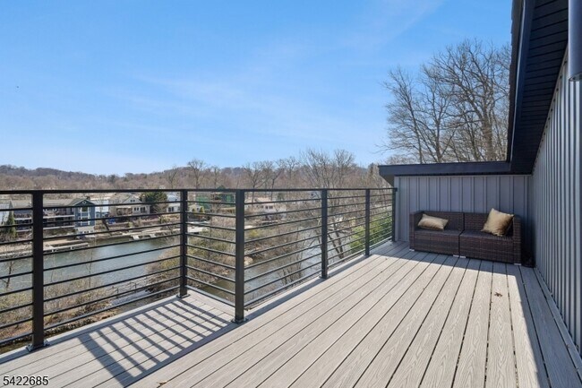 Building Photo - 301 Kingsland Rd