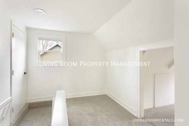 Building Photo - 4451 SE 29th Ave