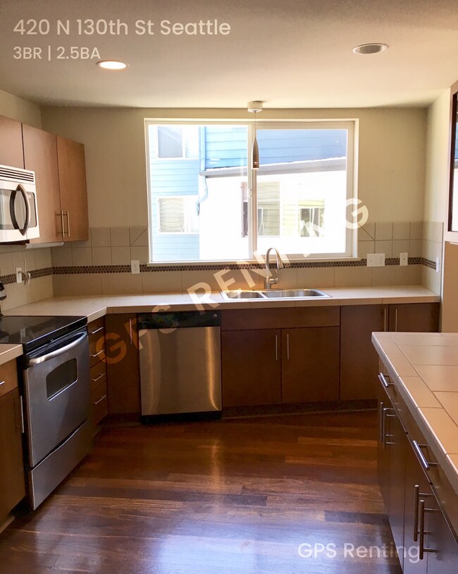 Building Photo - 420 N 130th St