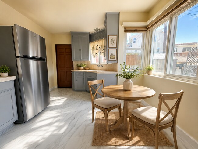Building Photo - MOVE IN NOW! Cozy Two Bedroom! Shared Outdoor Space!