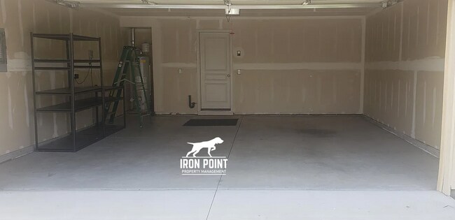 Building Photo - 1/2 off First Full Month! 3bed/2.5 bath ho...