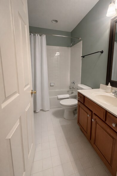 Building Photo - 2801 Ridgetop Ct