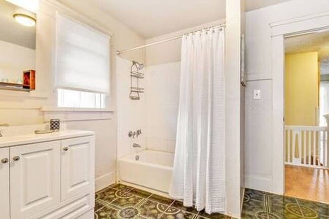 Building Photo - 636