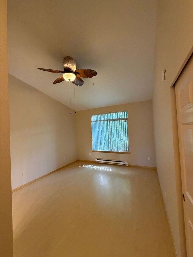 Building Photo - Spacious Mukilteo Nantucket Home Backing to a Peaceful Greenbelt