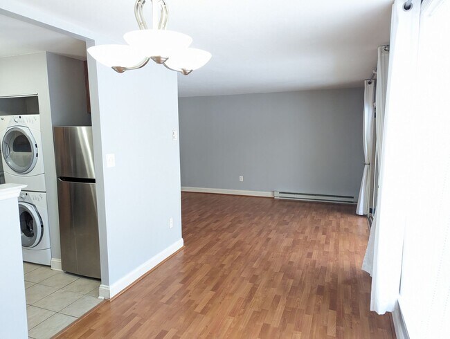 Building Photo - Two bedroom first floor condo in Jefferson...