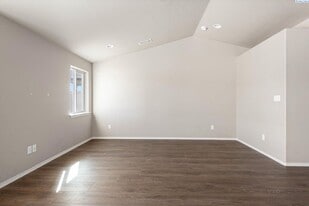Building Photo - 627 Marysville Way