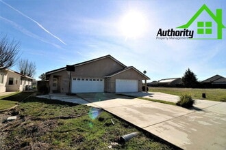 Building Photo - 22371 Rio Alto Dr