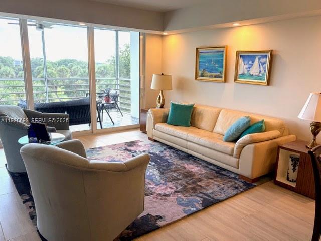 Building Photo - 806 Cypress Grove Ln