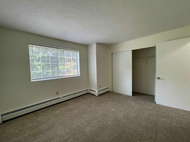 Building Photo - 385 Huse Rd