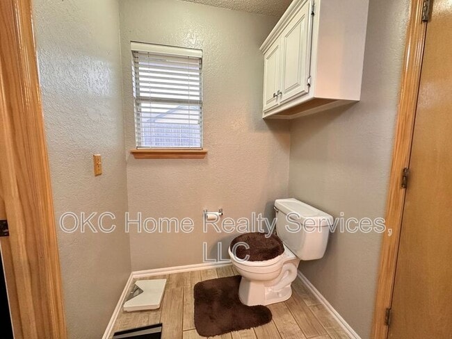 Building Photo - 17316 Valley Crst