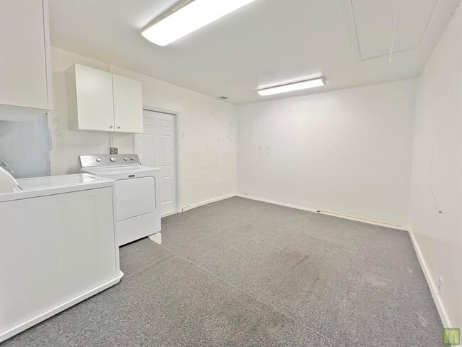 Building Photo - 3318 NW 68th Ct