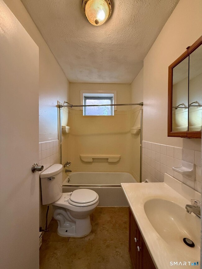 Building Photo - 179 Elm St