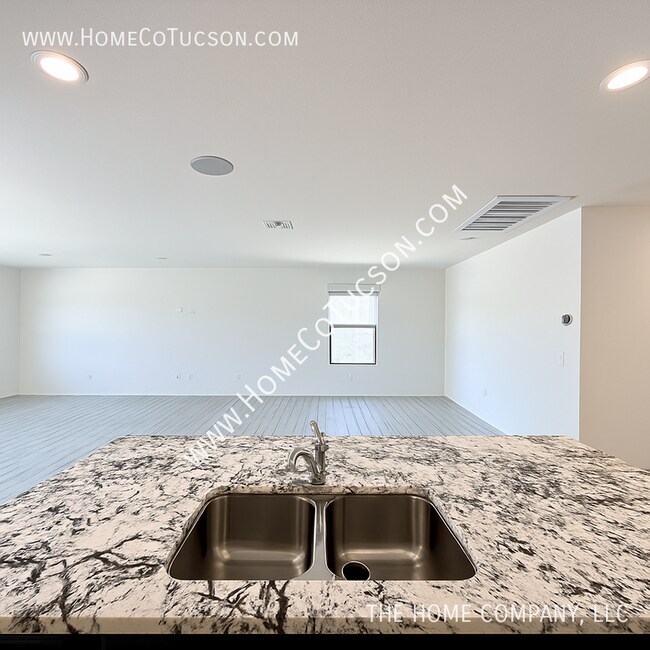 Building Photo - 8558 W Jackdaw Ct