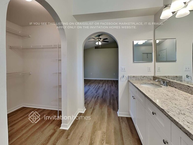 Building Photo - 1128 White Oak Cir