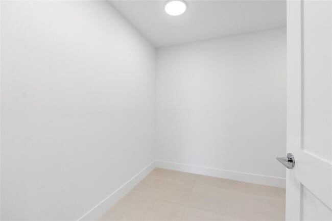 Building Photo - 153 N Seabreeze Blvd