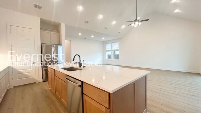 Building Photo - 1447 Cowan Run