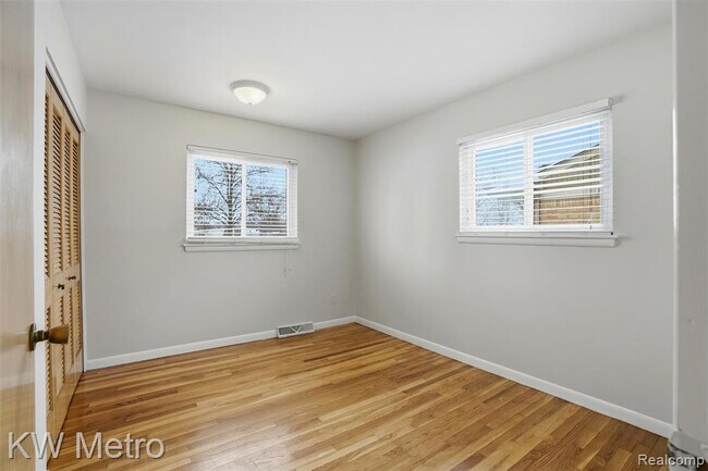 Building Photo - 1204 Montrose Ave