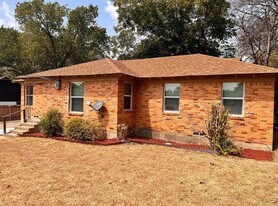 Building Photo - 1715 Essex Ave