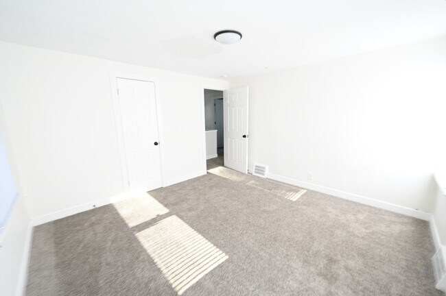 Building Photo - 15829 Minock St