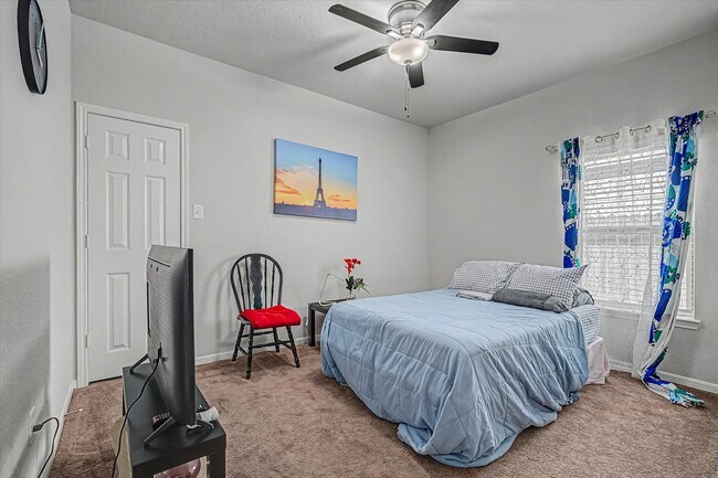 Building Photo - 16534 Twinwalker Drive