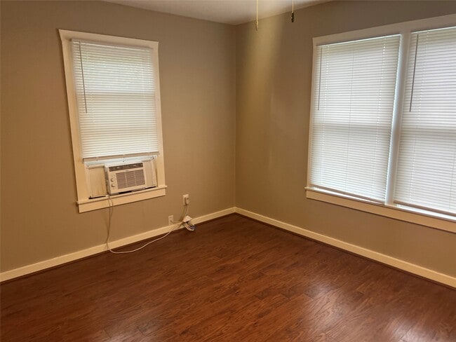 Building Photo - 220 Stiles St