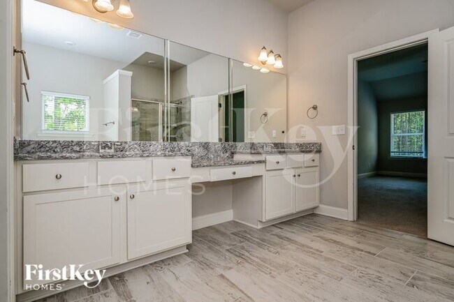 Building Photo - 215 Cheshire Dr