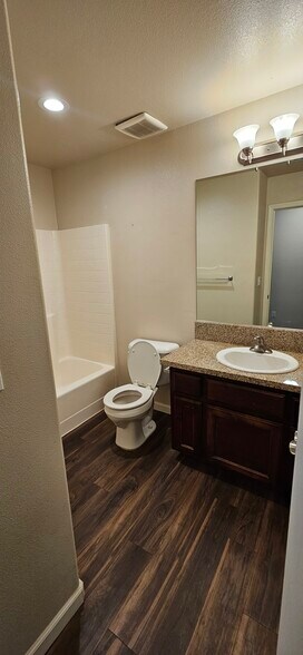 Building Photo - 2159 Bella Oaks Dr