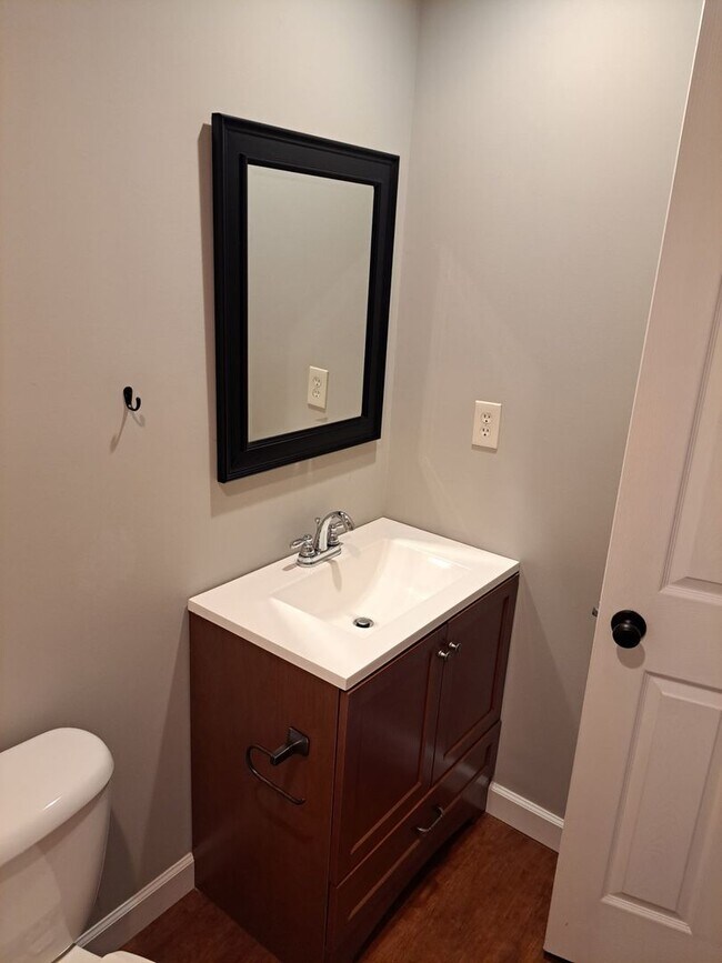 Building Photo - 2 BD/ 2 BA