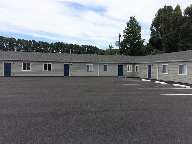 Building Photo - Willow Oak