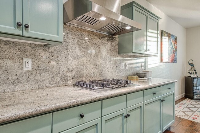 Building Photo - 10509 N Sierra Vista Ave