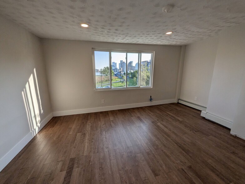 Building Photo - 91 Marginal St
