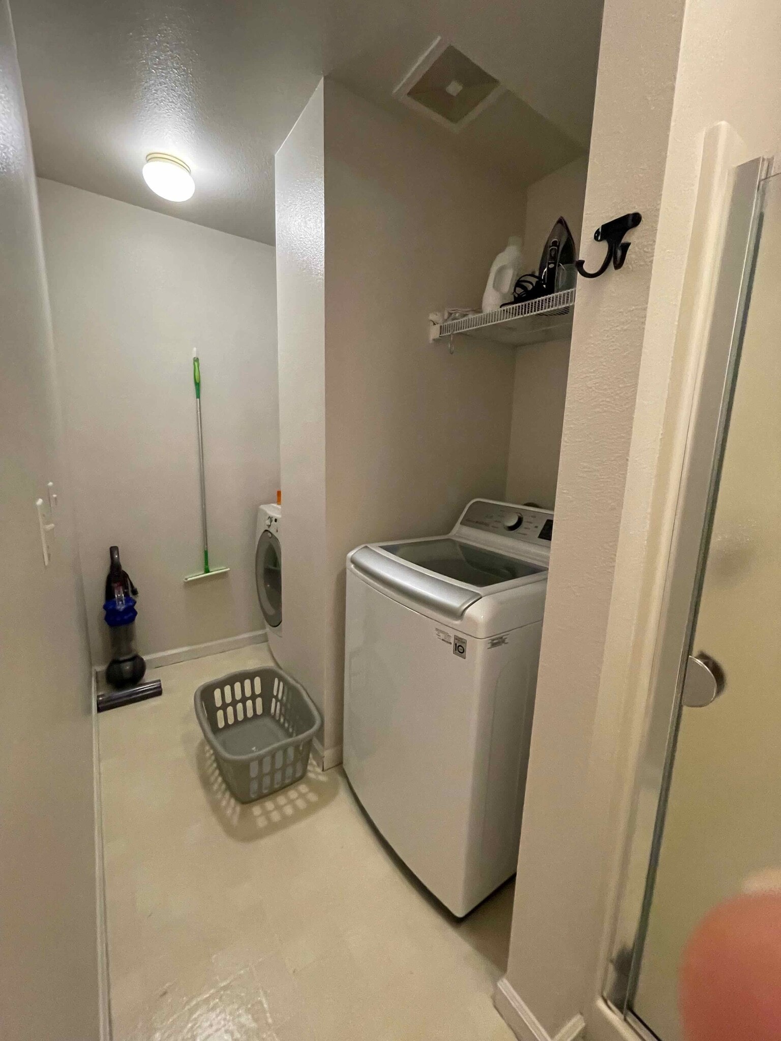 101 bathroom laundry - 631 N Garden St