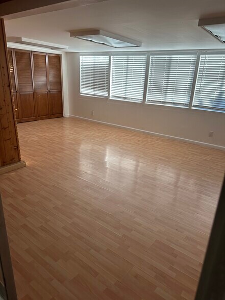 Building Photo - 503 S Vicki Ln