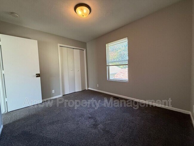 Building Photo - 808 Peach St