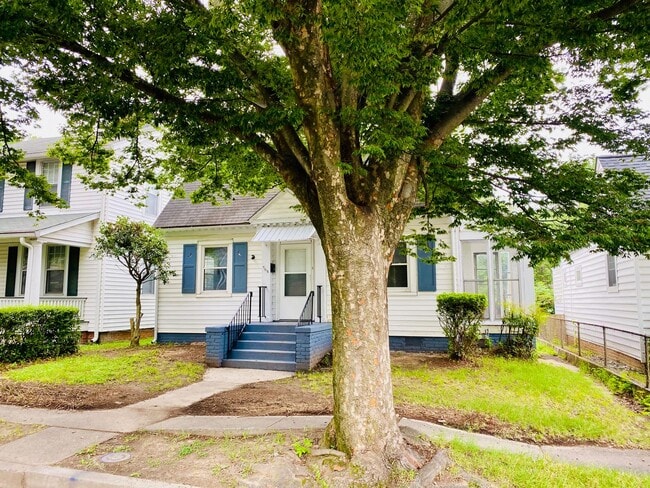Building Photo - Adorable 2bdrm/1bth Bungalow Conveniently Located in Richmond's Historic Churchill!!