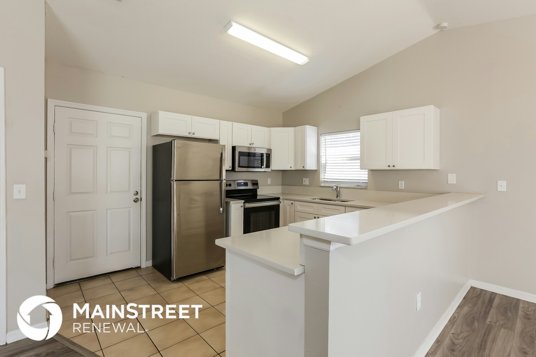 Building Photo - 734 Fox Lake Dr