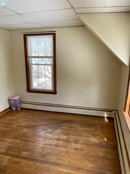 Building Photo - 132 Western Ave