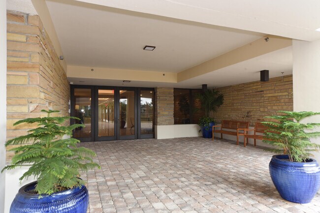 Building Photo - 3009 S Ocean Blvd