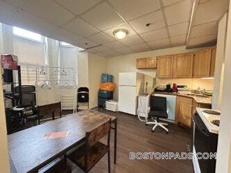 Building Photo - 1209 Boylston St