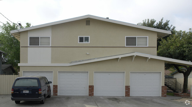 Primary Photo - 2935 Ladd Ave