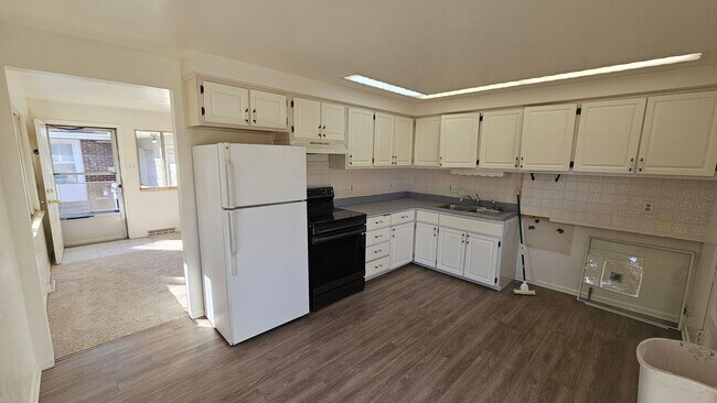 Building Photo - Multi Family Ranch Home in Westminster