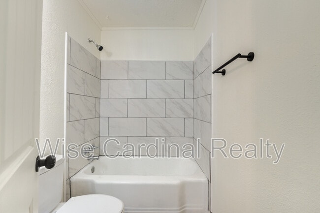 Building Photo - 2516 2nd St