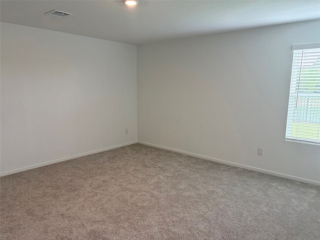 Building Photo - 940 Woodhaven Lks Dr