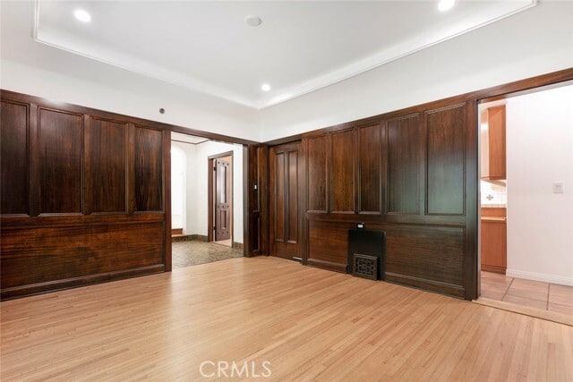 Building Photo - 2644 E Chevy Chase Dr