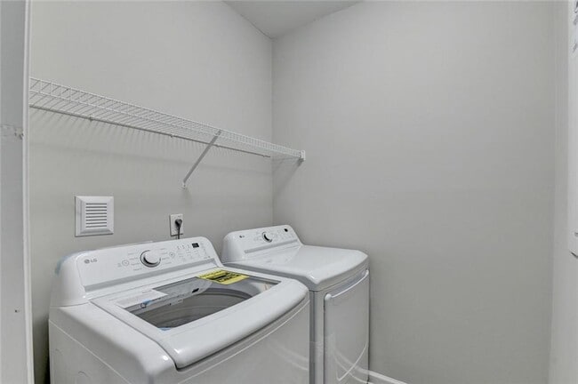 Building Photo - 7325 Heritage Oak Ct