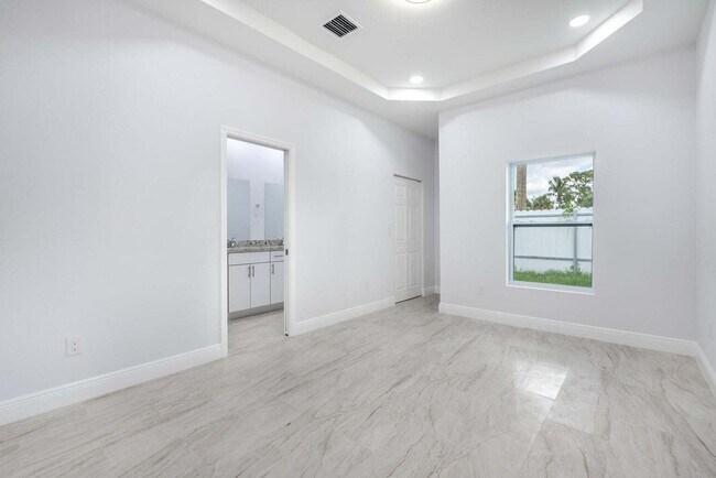 Building Photo - 2827 Saranac Ave