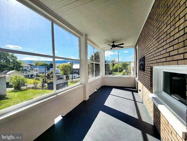 Building Photo - 515 Fourth St