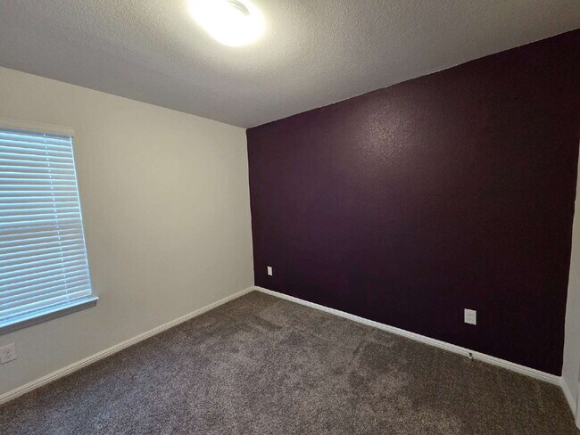 Building Photo - 3128 Winoak Dr