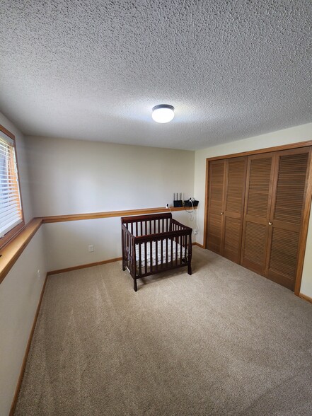 Building Photo - 301 Appleblossom Ln
